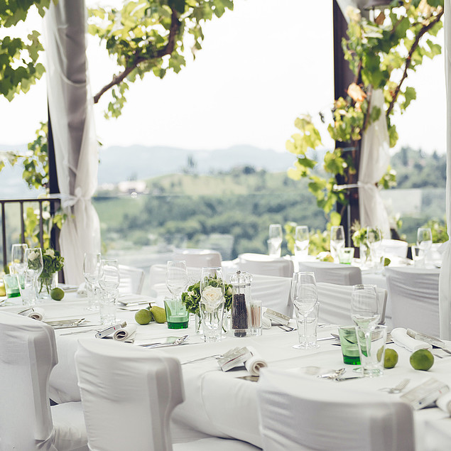 Hochzeitstafel - elegant in weiß grün - einfach südsteirisch!